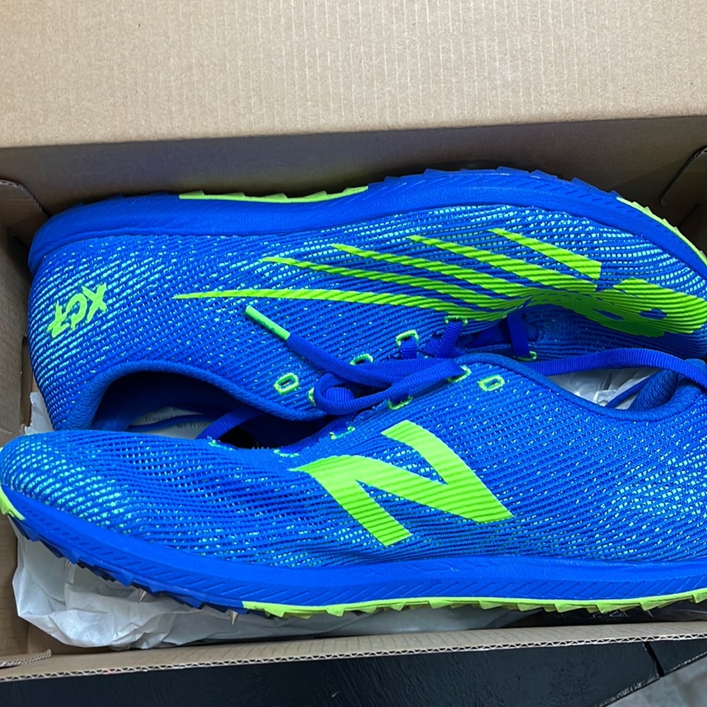 New Balance Mens spike  running shoes, 10.5